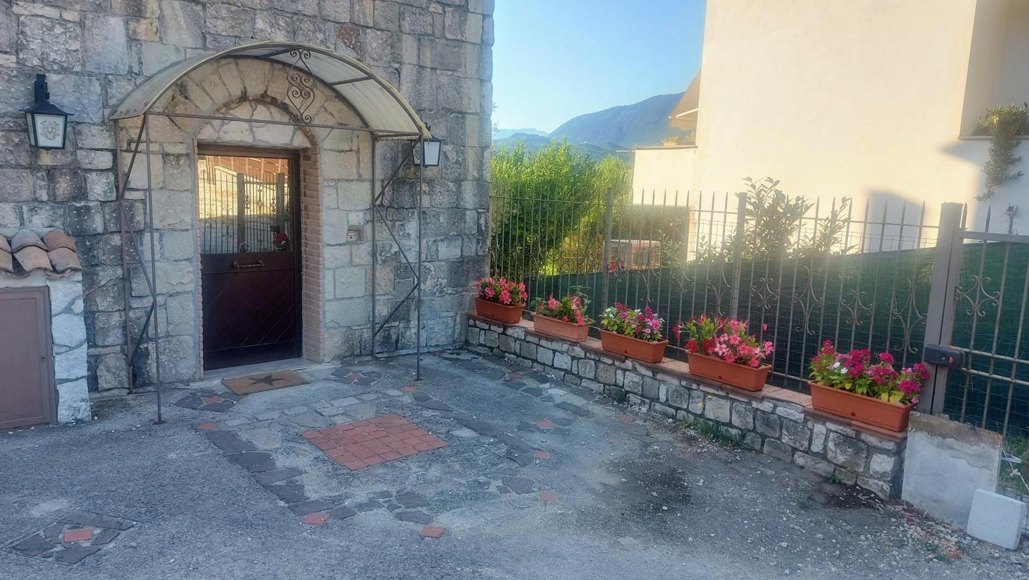 مبيت وإفطار Casale Di Pesche المظهر الخارجي الصورة